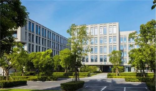 Q-LAB在中國(guó)上海新建的設(shè)備齊全的商業(yè)實(shí)驗(yàn)室，現(xiàn)已通過(guò)ISO 17025認(rèn)證